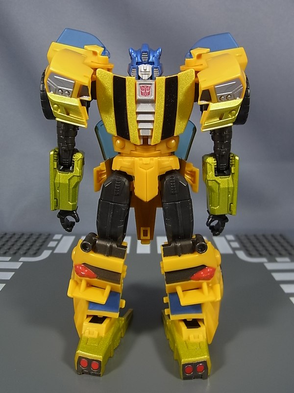 Transformers Generations TG 26 Bumblebee Goldbug Out Of Package Images Compare Takara And Hasbro Toys  (10 of 17)